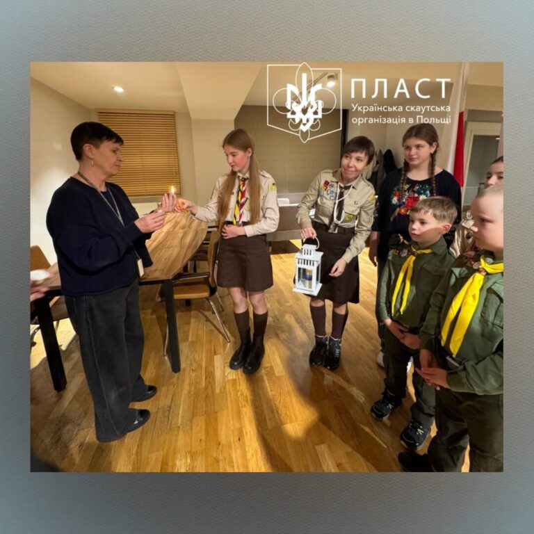 Пластуни передали Вифлеємський Вогонь до Посольства України у Польщі