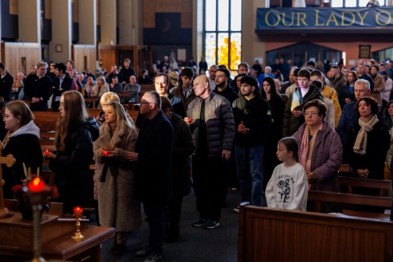 Пластуни спільно з українською церквою вшанували пам’ять жертв Голодоморів в Україні