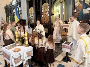 Пластуни Ноттінґгама вітали о. Давида 20 річницею священничого служіння