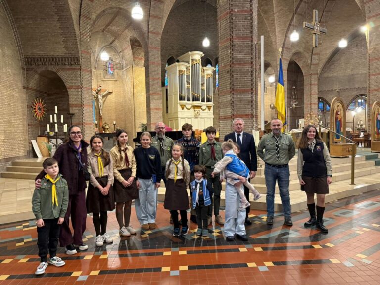 Нідерланські пластуни вшанували памʼять жертв Голодомору і війни