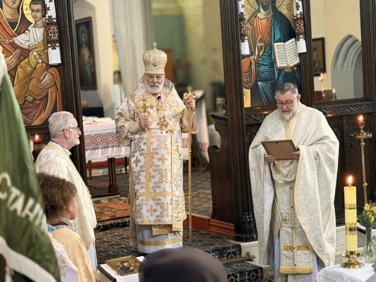 Пластуни Ноттінґгама вітали о. Давида 20 річницею священничого служіння
