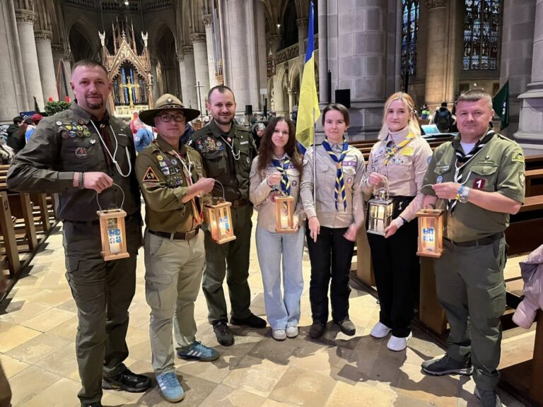 У Лінці делегація Українського Пласту отримала Вифлеємський Вогонь Миру