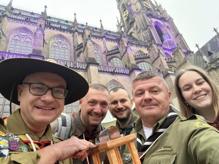 У Лінці делегація Українського Пласту отримала Вифлеємський Вогонь Миру