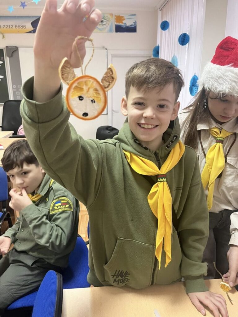 На сходини пластового новацтва в Шяуляй прилетіла Сніжинка Добра