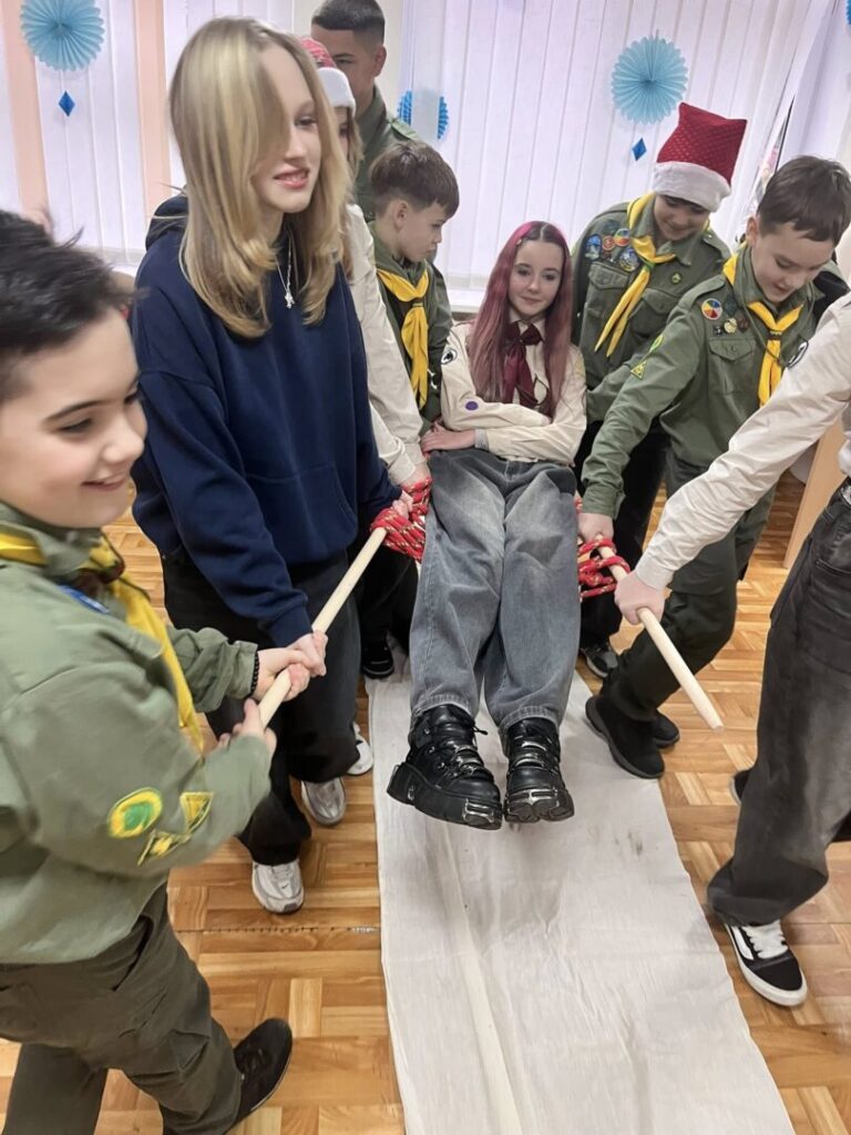 На сходини пластового новацтва в Шяуляй прилетіла Сніжинка Добра