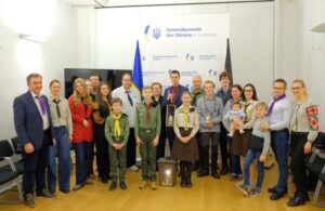 Пластуни станиці Гамбург разом із німецькими пфадфіндерами передали Вифлеємський Вогонь Миру