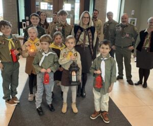 Пластуни Сейнт Кетеринс передали Вифлеємський Вогонь до церкви Св. Йосифа в Оквил