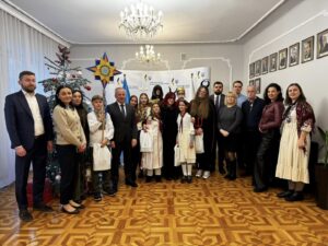 Пластуни колядували у стінах Посольства України у Польщі