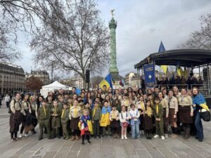 21 лютого 2026 пластуни Парижа долучилися до акції присвяченій 4-ій річниці від повномасштабного вторгнення
