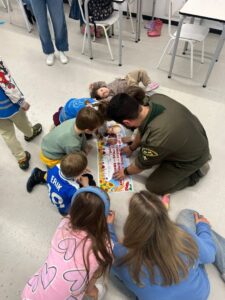 8 березня 2026 пташата Барселони знайомились з супергероєм